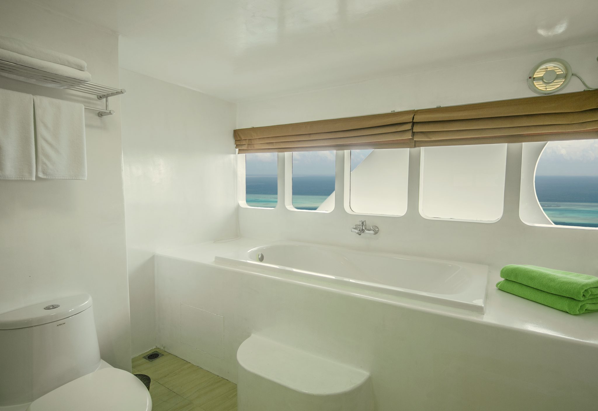 Vita Cv Suite Cabin Bathtub And View Moon Tours