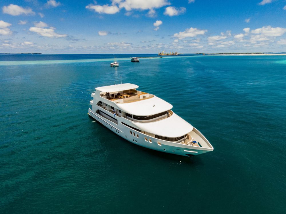 MV Adora, Maldives