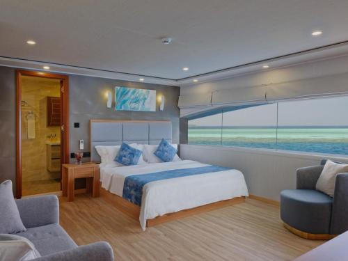 Ocean View Top Deck Suite. MV Felicity -1041
